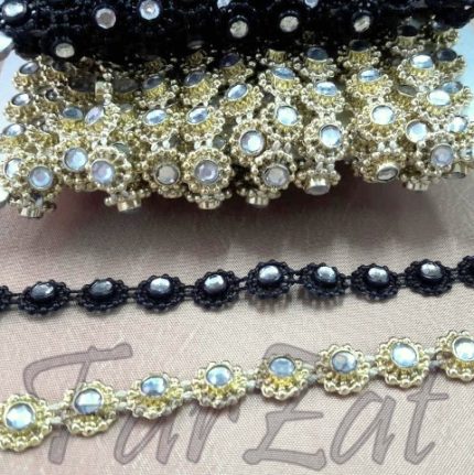 Aplicatie cu floare si strasuri