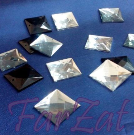 Pietre de cusut patrate de 25x25 mm cod 91