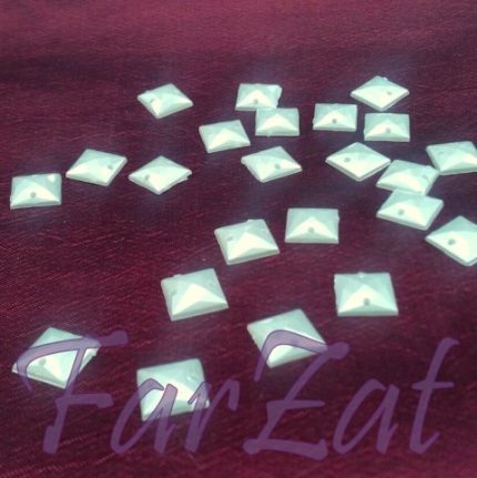 Pietre de cusut patrate de 9 mm cod 143