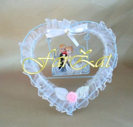 Figurina de tort leagan sub inimioara cod 50
