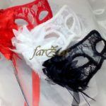 Masca de carnaval cu maner