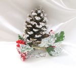 Decoratiune con de brad