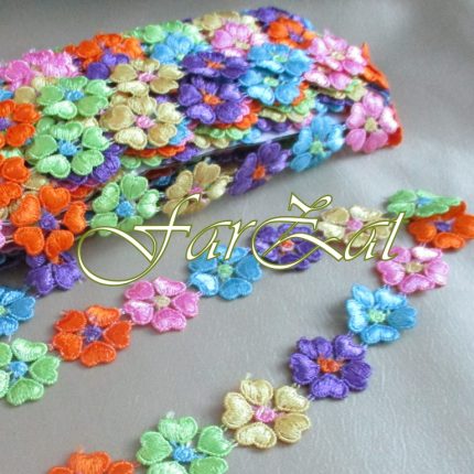 Broderie cu flori colorate