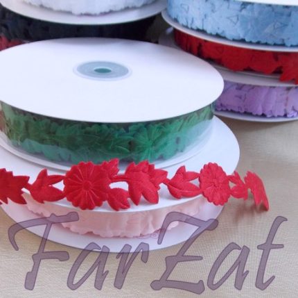 Panglica decorativa cu flori si frunze