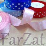 Panglica satinata cu buline - 2,5 cm